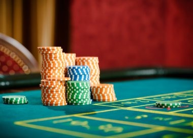 Live Domino QQ dealer table on win555 mobile app